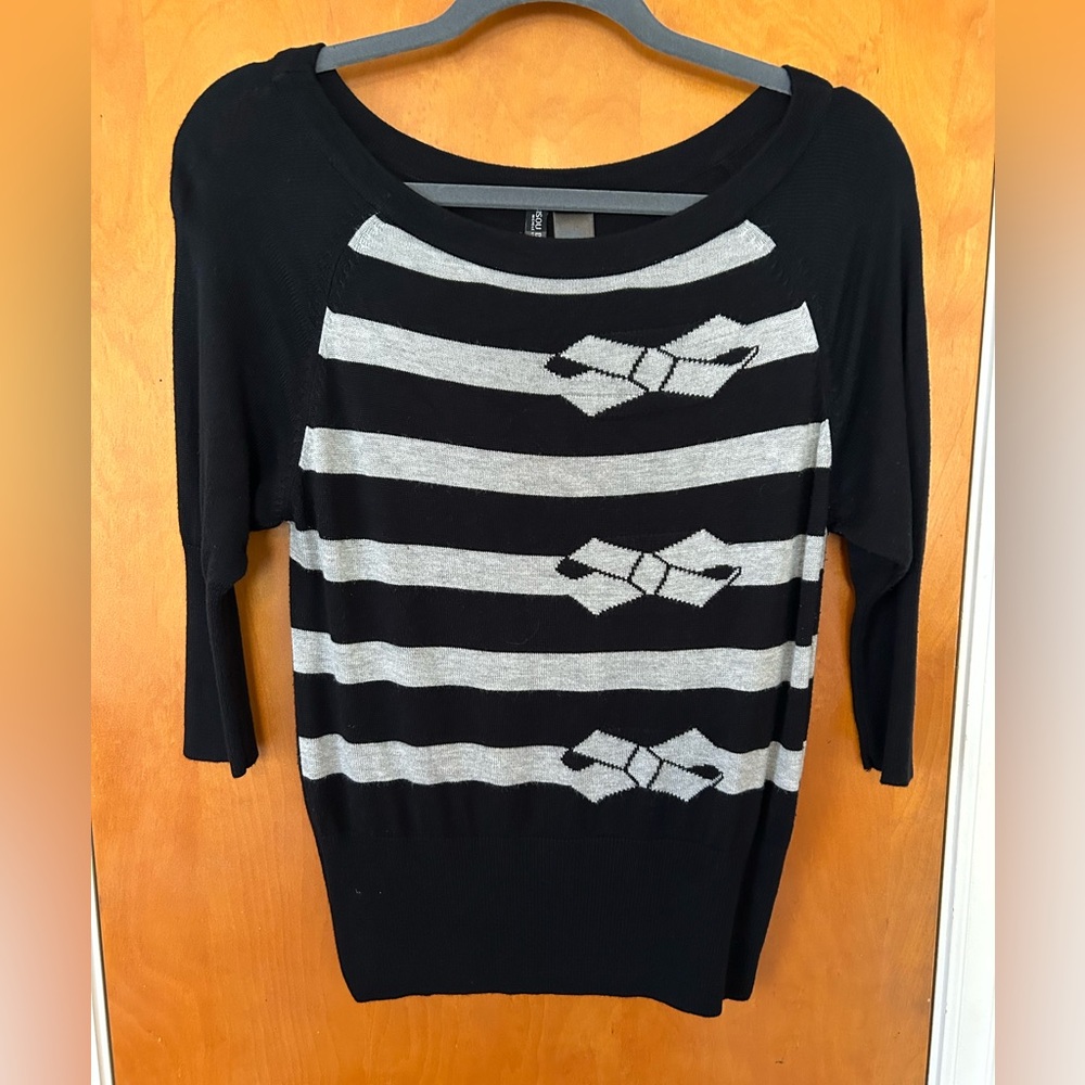 Cute BISOU BISOU Black and Silver Gray Light Knit Top With Bows Size L